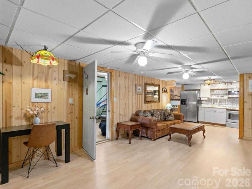 49 Pinnacle Road, Burnsville, NC 28714.  MLS# CAR4405536, YatesRealty ID 47486. 