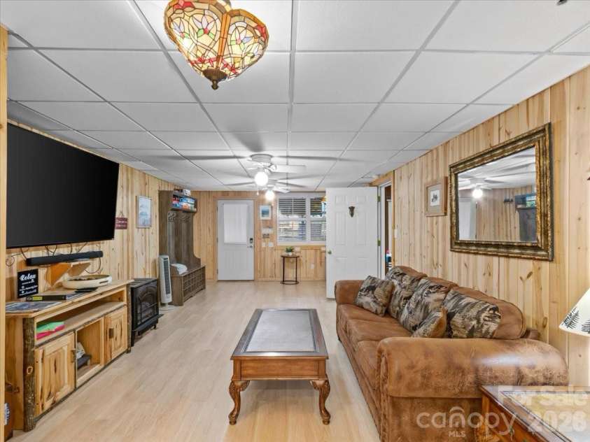 49 Pinnacle Road, Burnsville, NC 28714.  MLS# CAR4405536, YatesRealty ID 47486. 