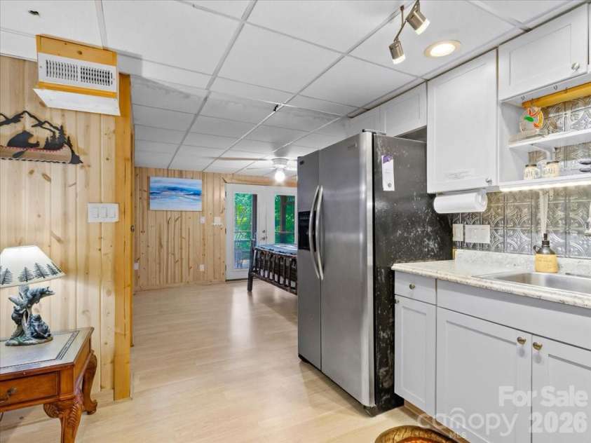 49 Pinnacle Road, Burnsville, NC 28714.  MLS# CAR4405536, YatesRealty ID 47486. 