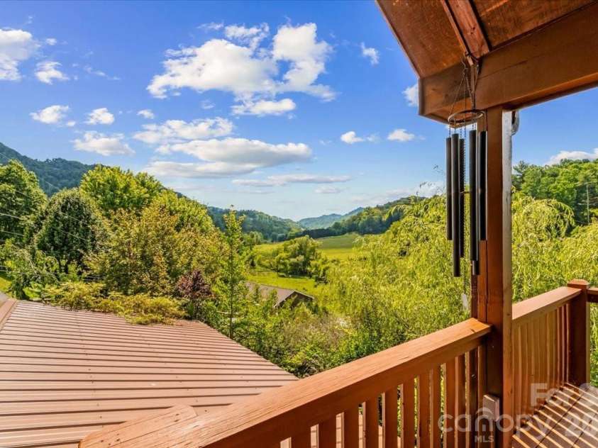 49 Pinnacle Road, Burnsville, NC 28714.  MLS# CAR4405536, YatesRealty ID 47486. 