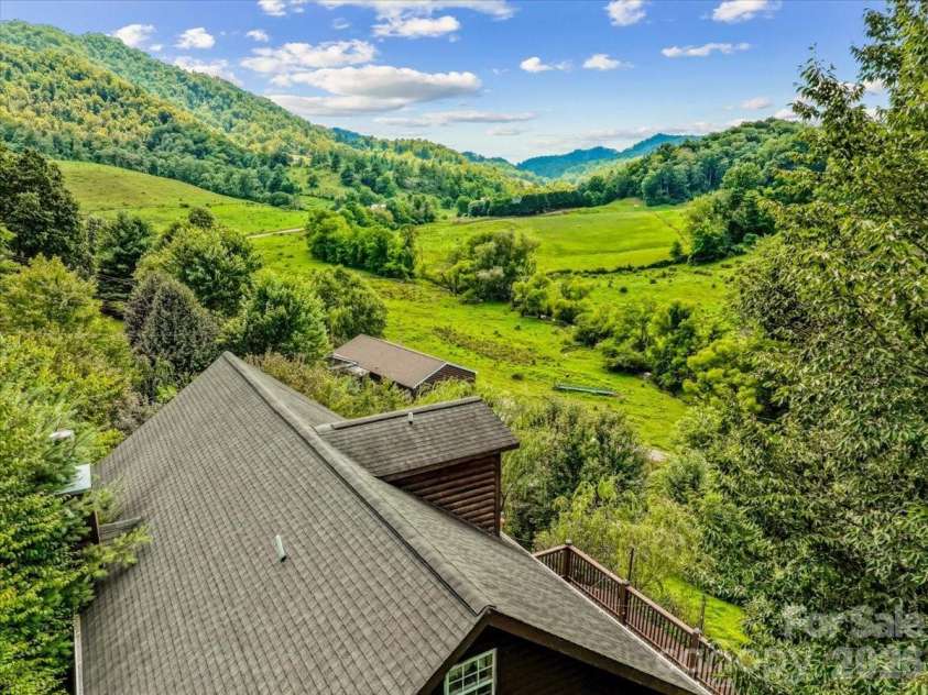 49 Pinnacle Road, Burnsville, NC 28714.  MLS# CAR4405536, YatesRealty ID 47486. 