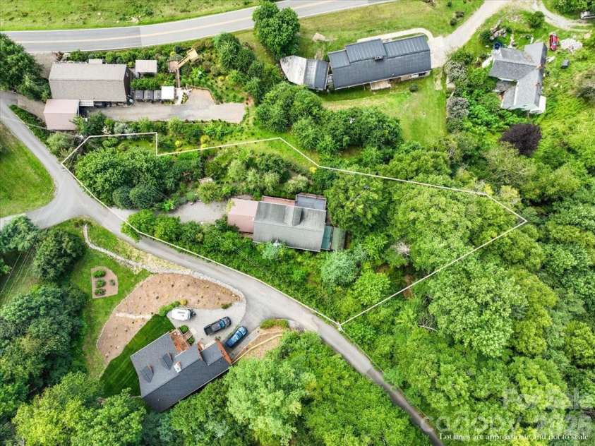 49 Pinnacle Road, Burnsville, NC 28714.  MLS# CAR4405536, YatesRealty ID 47486. 