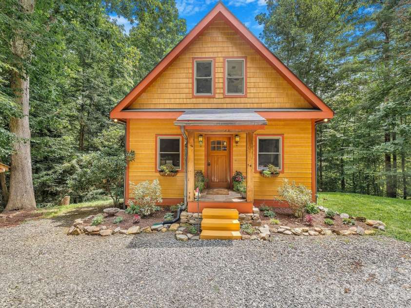 553 River Bend Drive, Mars Hill, NC 28754.  MLS# CAR4418089, YatesRealty ID 47487. Main entrance is easy access.