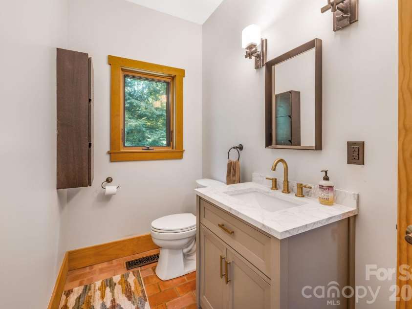 553 River Bend Drive, Mars Hill, NC 28754.  MLS# CAR4418089, YatesRealty ID 47487. Main-floor powder room