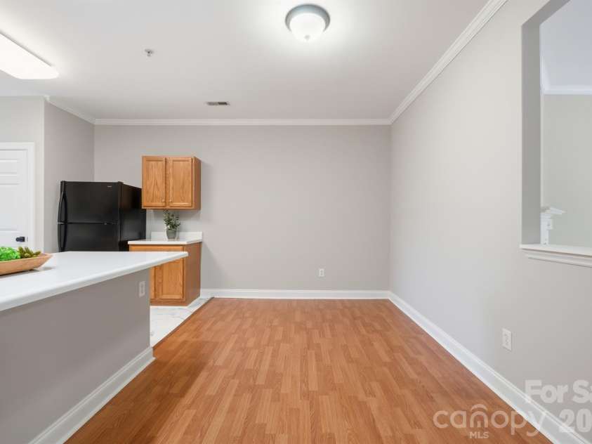 21246 Hickory Street, Cornelius, NC 28031.  MLS# CAR4417839, YatesRealty ID 47488. Eat in dining