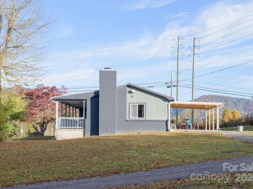 43 Flaming Arrow Drive, Whittier, NC 28789.  MLS# CAR4237386, YatesRealty ID 4749. 