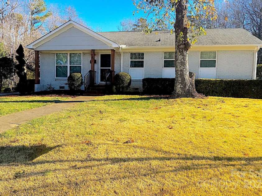 6801 Barrington Drive, Charlotte, NC 28215.  MLS# CAR4327241, YatesRealty ID 4749. 