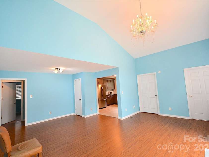 6801 Barrington Drive, Charlotte, NC 28215.  MLS# CAR4327241, YatesRealty ID 4749. 