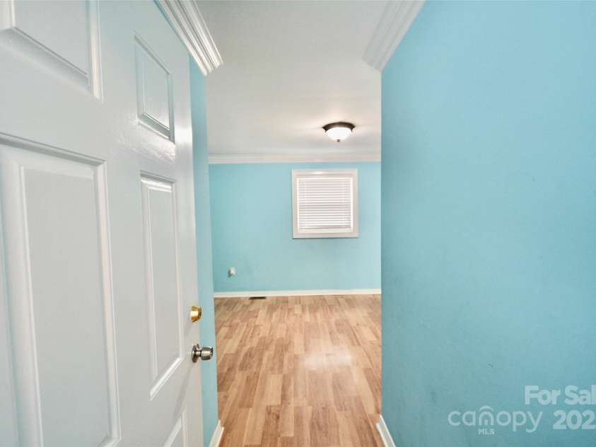 6801 Barrington Drive, Charlotte, NC 28215.  MLS# CAR4327241, YatesRealty ID 4749. 