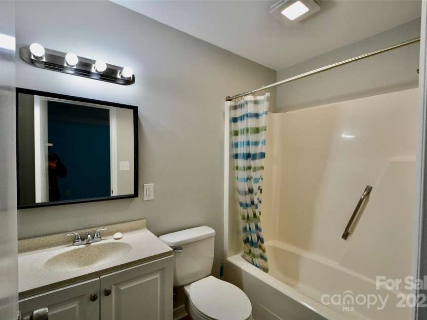 6801 Barrington Drive, Charlotte, NC 28215.  MLS# CAR4327241, YatesRealty ID 4749. 
