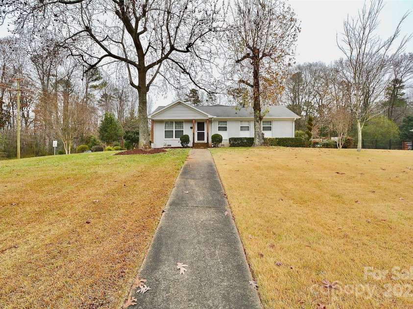 6801 Barrington Drive, Charlotte, NC 28215.  MLS# CAR4327241, YatesRealty ID 4749. 