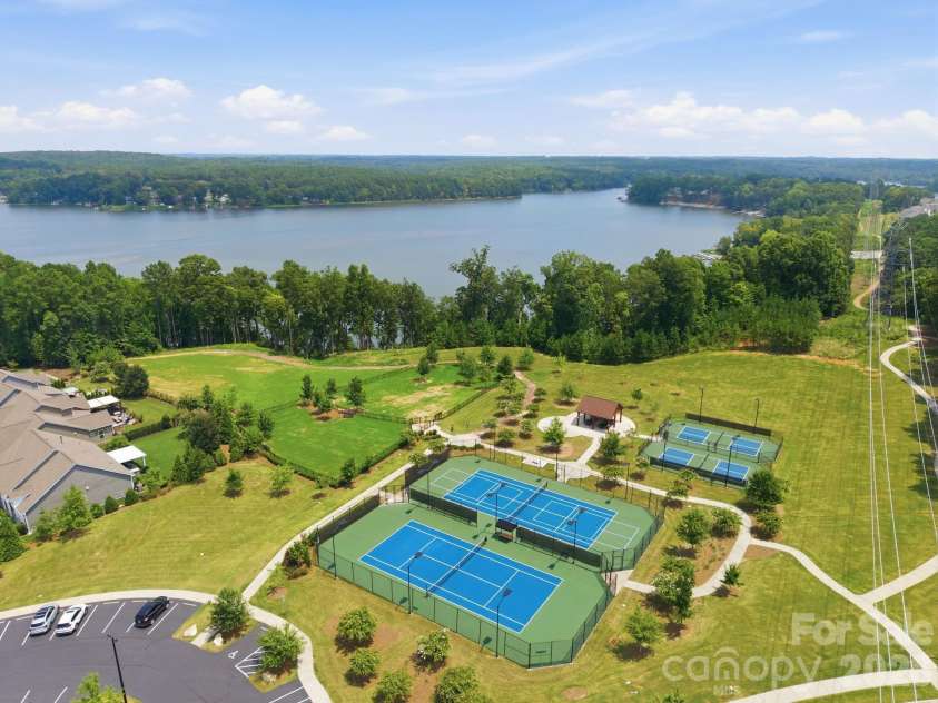 517 Cellini Place, Mount Holly, NC 28120.  MLS# CAR4408060, YatesRealty ID 47490. Amentities