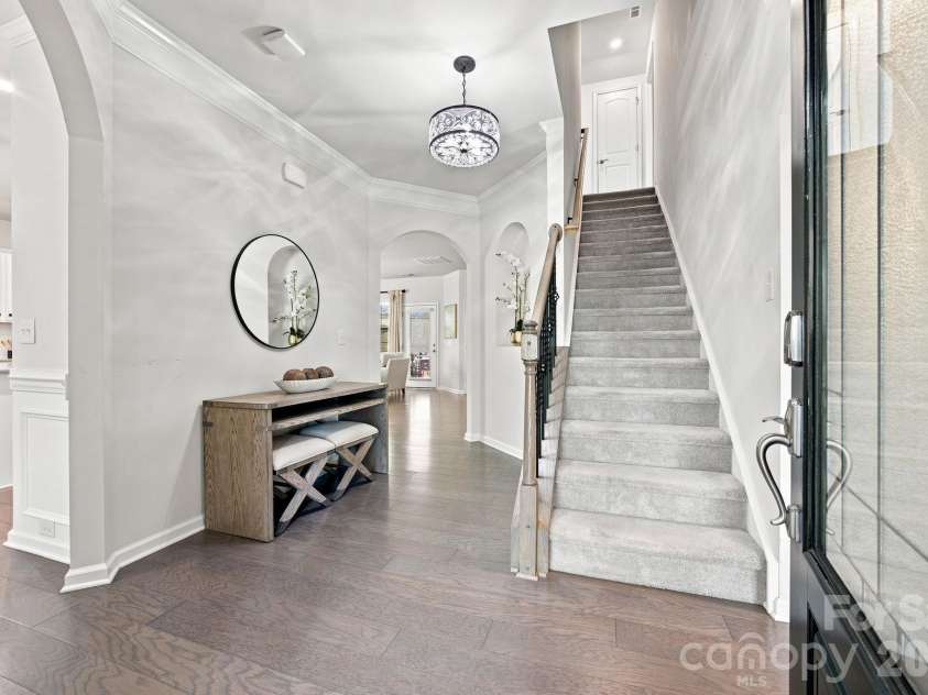 517 Cellini Place, Mount Holly, NC 28120.  MLS# CAR4408060, YatesRealty ID 47490. Lovely foyer