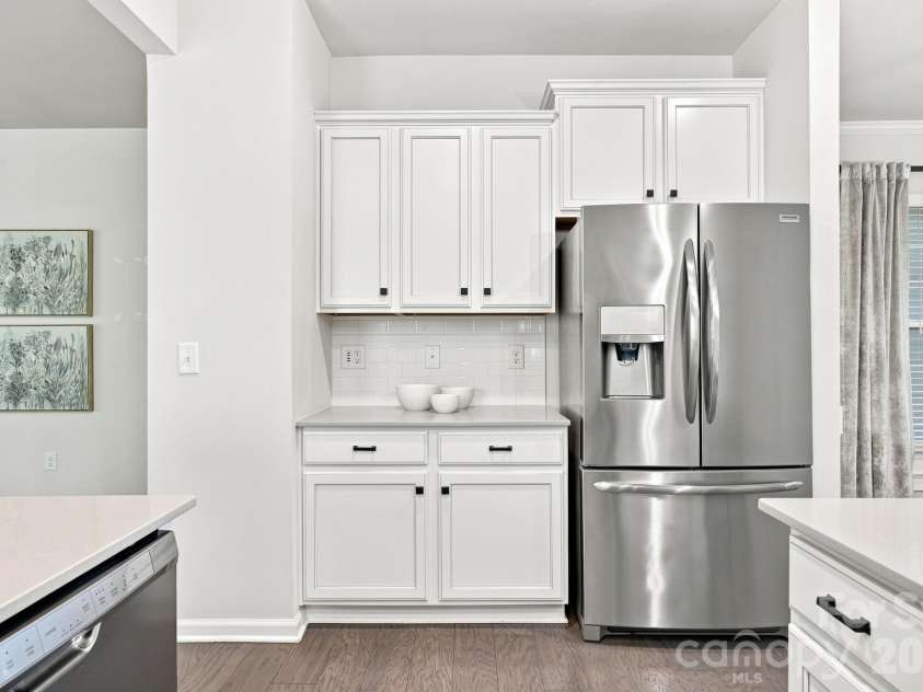 517 Cellini Place, Mount Holly, NC 28120.  MLS# CAR4408060, YatesRealty ID 47490. Side work station