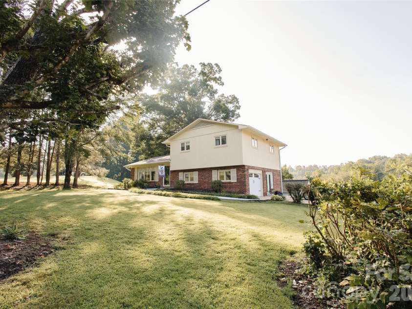 15 Golden Leaf Drive, Marion, NC 28752.  MLS# CAR4415738, YatesRealty ID 47491. 