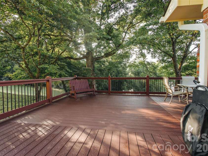 15 Golden Leaf Drive, Marion, NC 28752.  MLS# CAR4415738, YatesRealty ID 47491. 