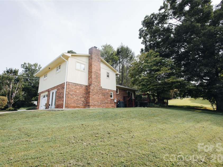 15 Golden Leaf Drive, Marion, NC 28752.  MLS# CAR4415738, YatesRealty ID 47491. 