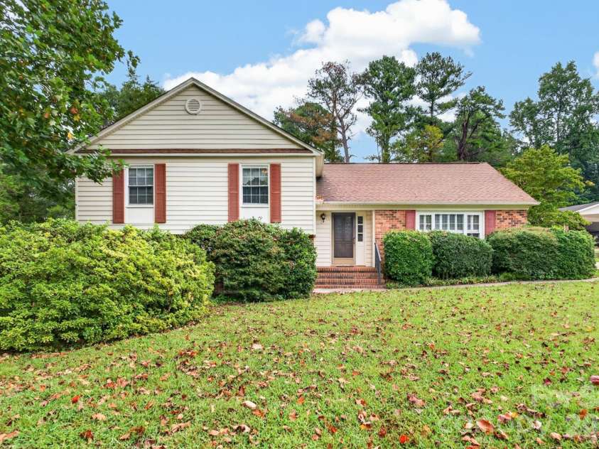 2124 Poinsett Drive, Rock Hill, SC 29732.  MLS# CAR4419114, YatesRealty ID 47494. 