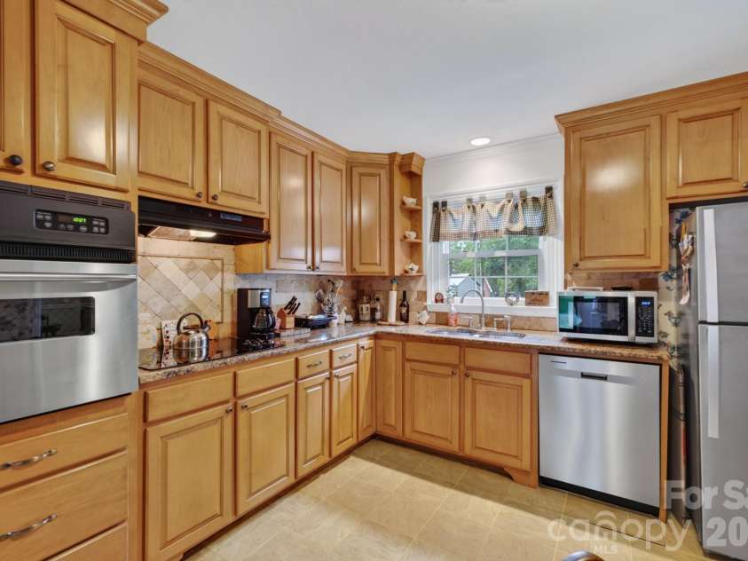 2124 Poinsett Drive, Rock Hill, SC 29732.  MLS# CAR4419114, YatesRealty ID 47494. 