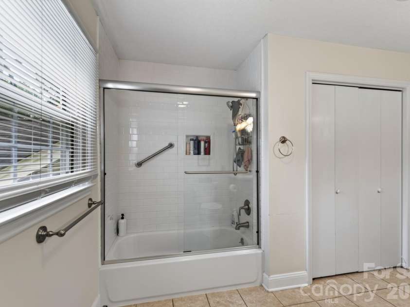 2124 Poinsett Drive, Rock Hill, SC 29732.  MLS# CAR4419114, YatesRealty ID 47494. 