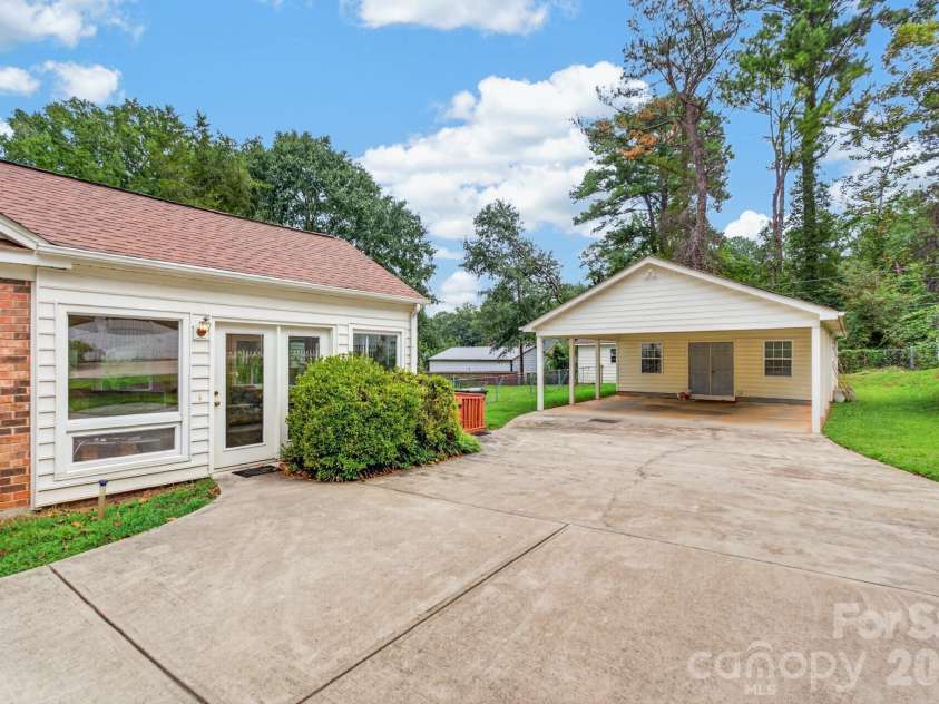 2124 Poinsett Drive, Rock Hill, SC 29732.  MLS# CAR4419114, YatesRealty ID 47494. 