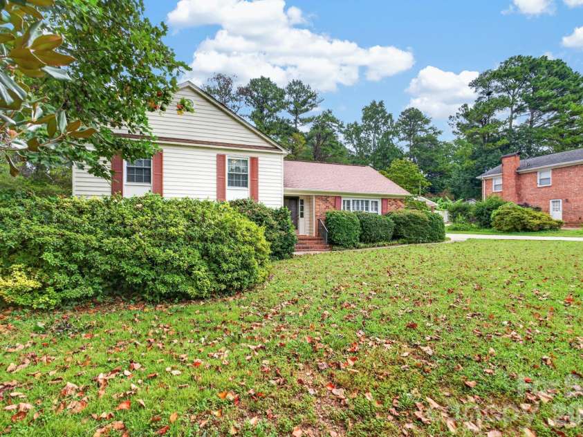 2124 Poinsett Drive, Rock Hill, SC 29732.  MLS# CAR4419114, YatesRealty ID 47494. 