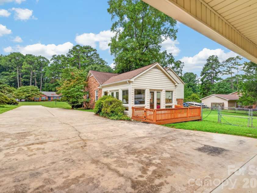 2124 Poinsett Drive, Rock Hill, SC 29732.  MLS# CAR4419114, YatesRealty ID 47494. 