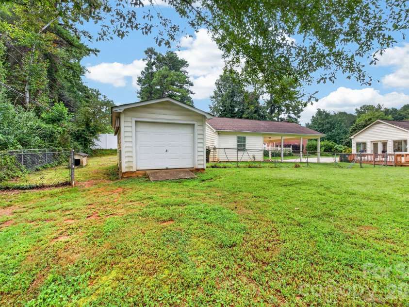 2124 Poinsett Drive, Rock Hill, SC 29732.  MLS# CAR4419114, YatesRealty ID 47494. 