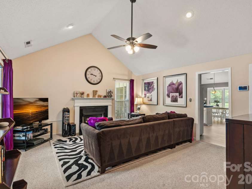 1320 Watts Drive, Charlotte, NC 28216.  MLS# CAR4415757, YatesRealty ID 47495. 