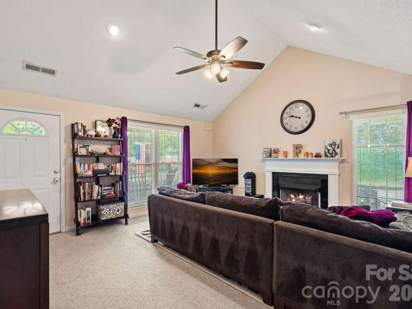 1320 Watts Drive, Charlotte, NC 28216.  MLS# CAR4415757, YatesRealty ID 47495. 