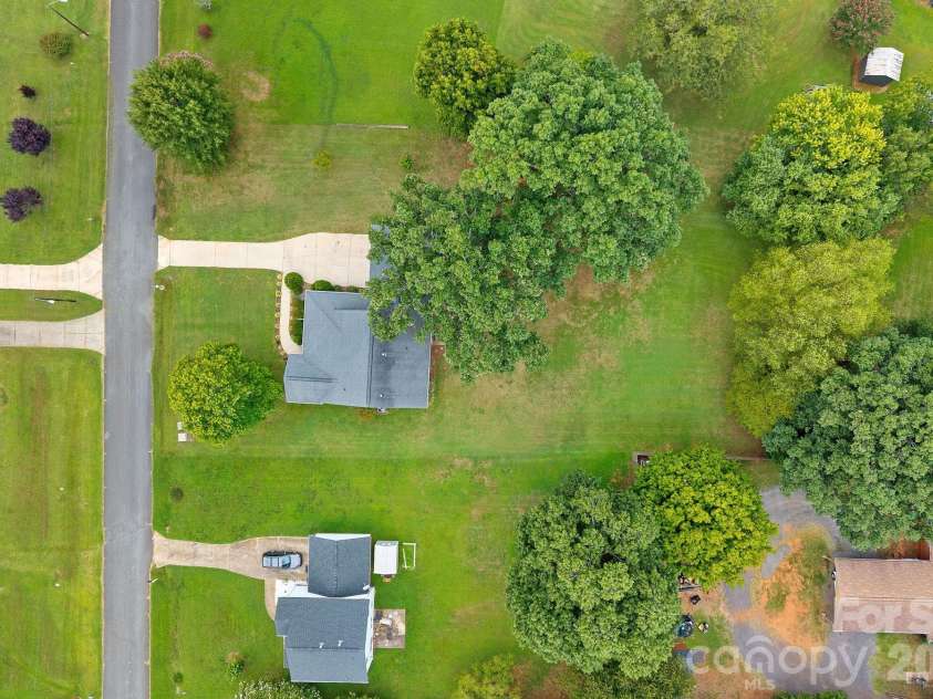 1320 Watts Drive, Charlotte, NC 28216.  MLS# CAR4415757, YatesRealty ID 47495. 