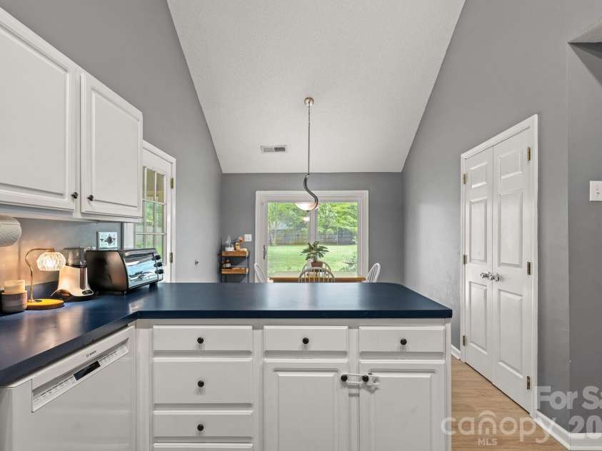 1320 Watts Drive, Charlotte, NC 28216.  MLS# CAR4415757, YatesRealty ID 47495. 