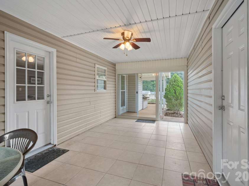 1320 Watts Drive, Charlotte, NC 28216.  MLS# CAR4415757, YatesRealty ID 47495. 