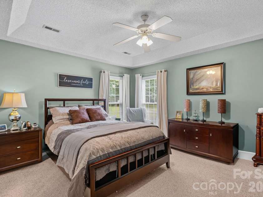 1320 Watts Drive, Charlotte, NC 28216.  MLS# CAR4415757, YatesRealty ID 47495. 