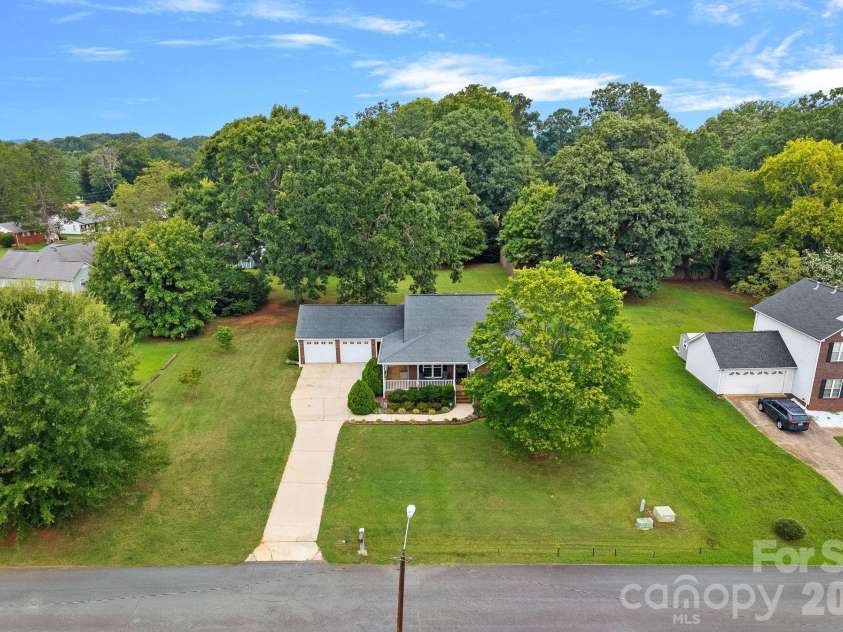 1320 Watts Drive, Charlotte, NC 28216.  MLS# CAR4415757, YatesRealty ID 47495. 