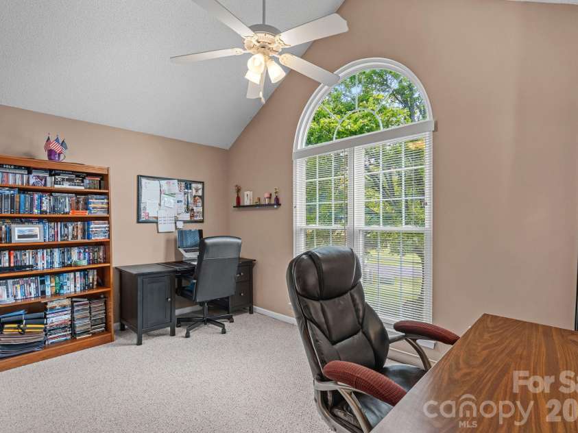 1320 Watts Drive, Charlotte, NC 28216.  MLS# CAR4415757, YatesRealty ID 47495. 