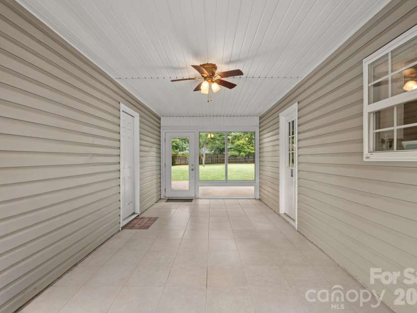 1320 Watts Drive, Charlotte, NC 28216.  MLS# CAR4415757, YatesRealty ID 47495. 