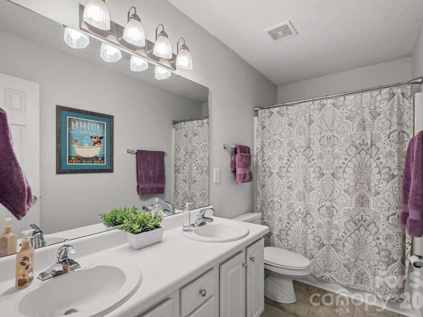 1320 Watts Drive, Charlotte, NC 28216.  MLS# CAR4415757, YatesRealty ID 47495. 