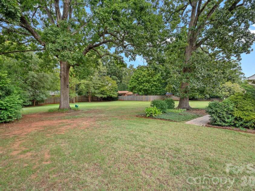 1320 Watts Drive, Charlotte, NC 28216.  MLS# CAR4415757, YatesRealty ID 47495. 