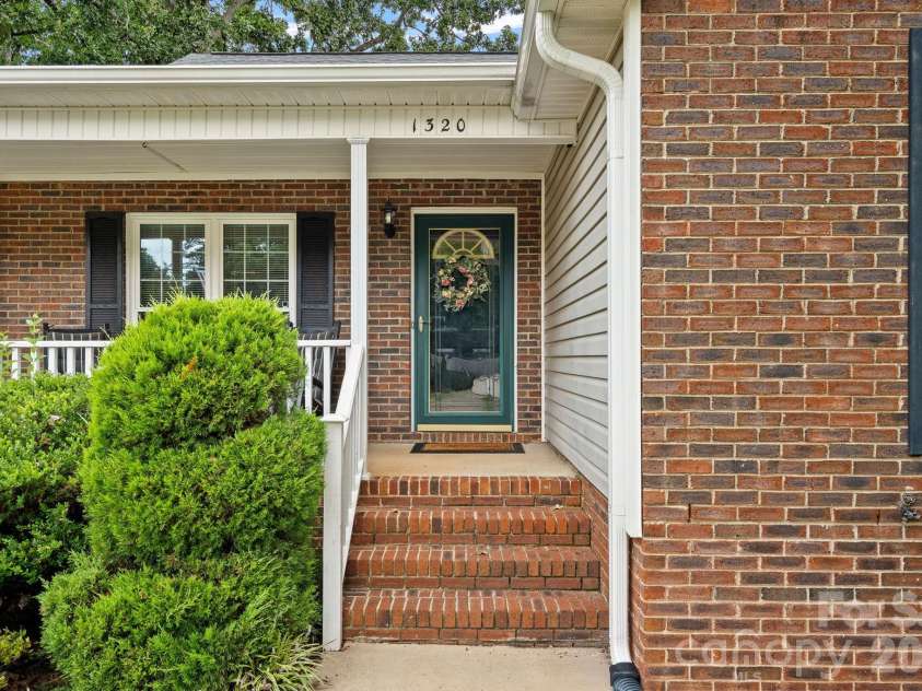 1320 Watts Drive, Charlotte, NC 28216.  MLS# CAR4415757, YatesRealty ID 47495. 