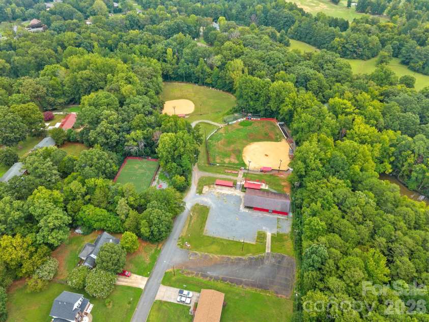1320 Watts Drive, Charlotte, NC 28216.  MLS# CAR4415757, YatesRealty ID 47495. 