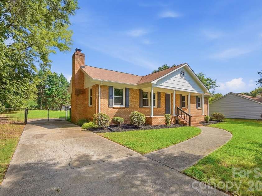 12011 Merriweather Drive, Charlotte, NC 28273.  MLS# CAR4419174, YatesRealty ID 47496. 
