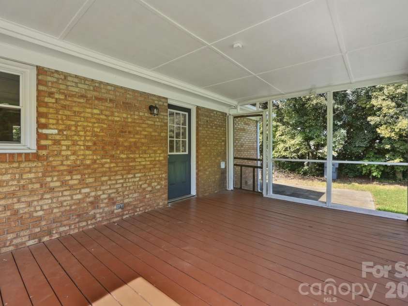 12011 Merriweather Drive, Charlotte, NC 28273.  MLS# CAR4419174, YatesRealty ID 47496. 