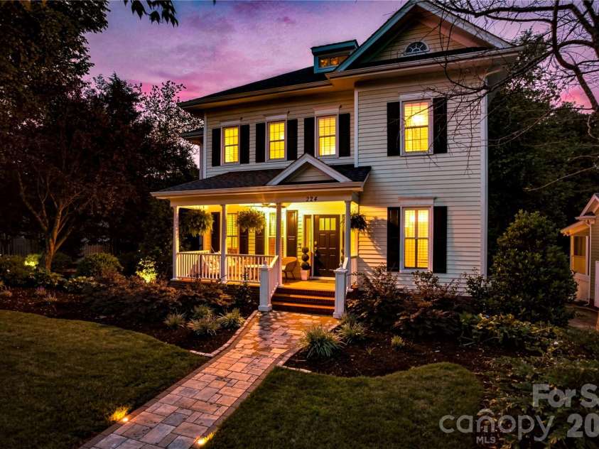 224 Kimberly Road, Davidson, NC 28036.  MLS# CAR4417649, YatesRealty ID 47497. Abundant landscape lighting