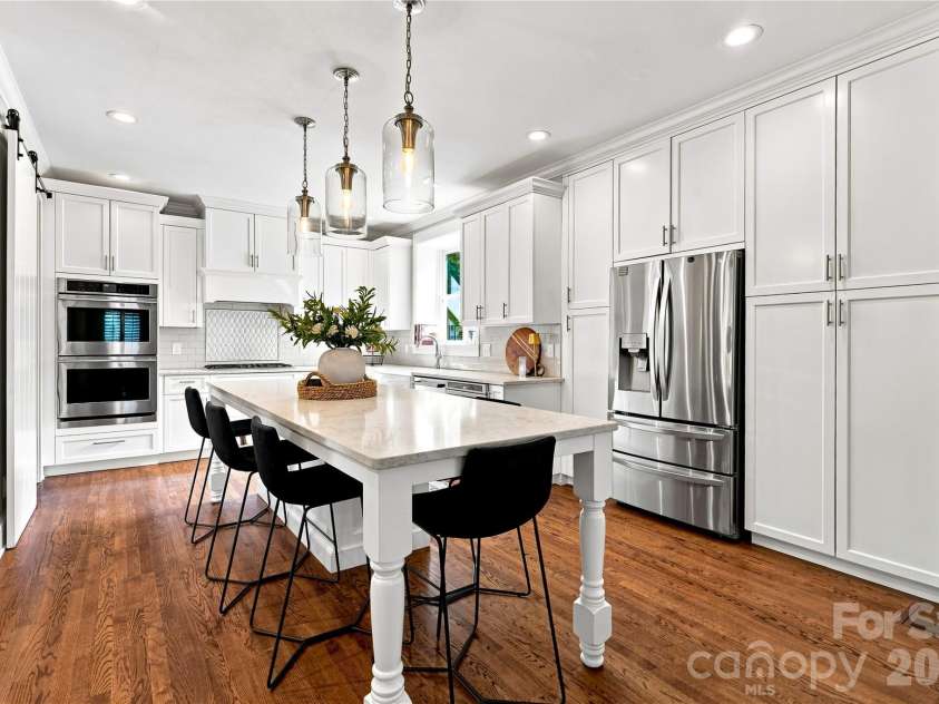224 Kimberly Road, Davidson, NC 28036.  MLS# CAR4417649, YatesRealty ID 47497. Bright white kitchen