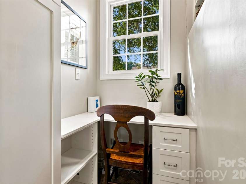 224 Kimberly Road, Davidson, NC 28036.  MLS# CAR4417649, YatesRealty ID 47497. Built in office nook in mud room area