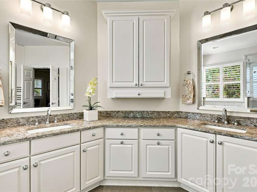 224 Kimberly Road, Davidson, NC 28036.  MLS# CAR4417649, YatesRealty ID 47497. Double sinks and lots of storage