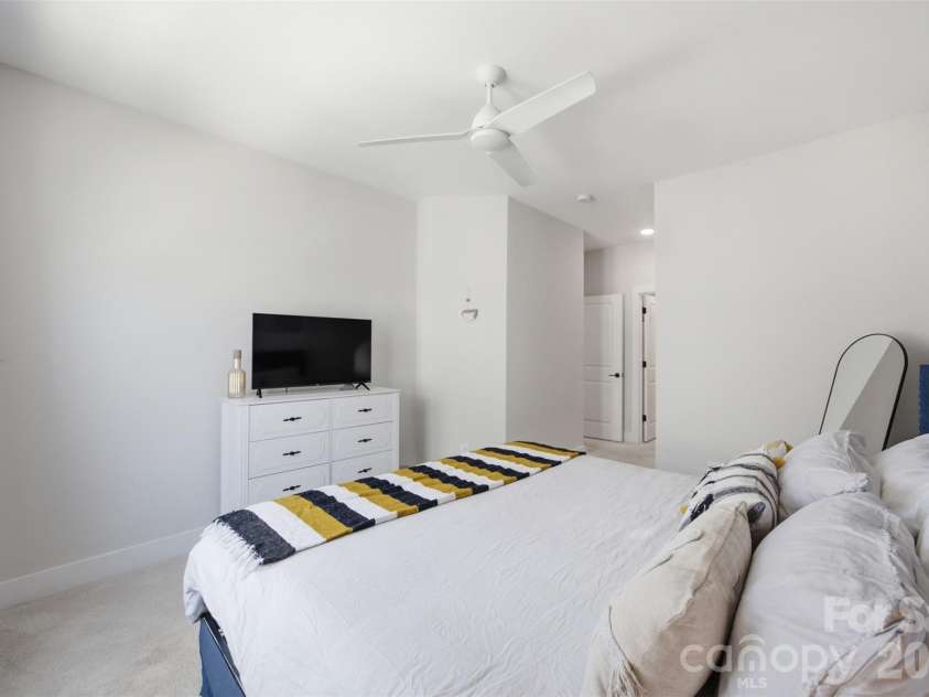 509 Strong Avenue, Charlotte, NC 28205.  MLS# CAR4418385, YatesRealty ID 47499. 