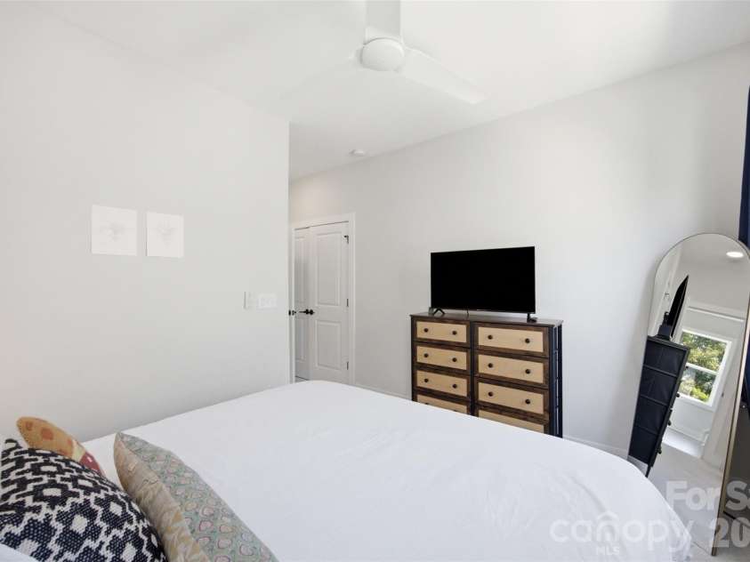 509 Strong Avenue, Charlotte, NC 28205.  MLS# CAR4418385, YatesRealty ID 47499. 