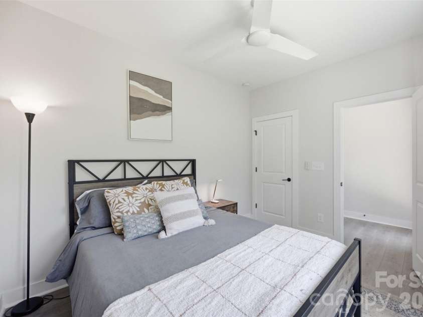509 Strong Avenue, Charlotte, NC 28205.  MLS# CAR4418385, YatesRealty ID 47499. 